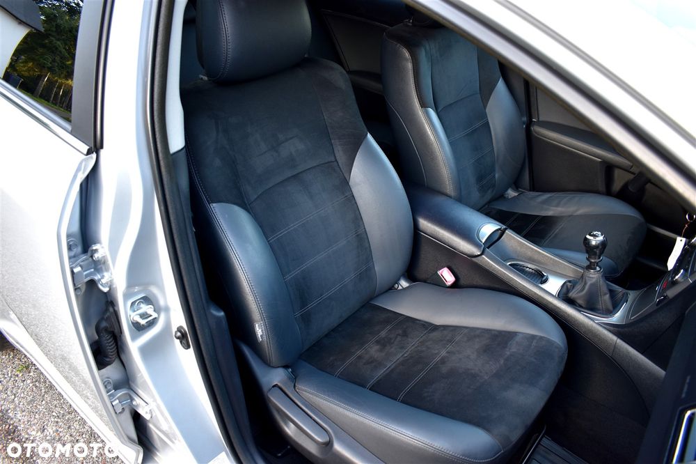 Toyota Avensis 1.8 Sol NAVI - 26