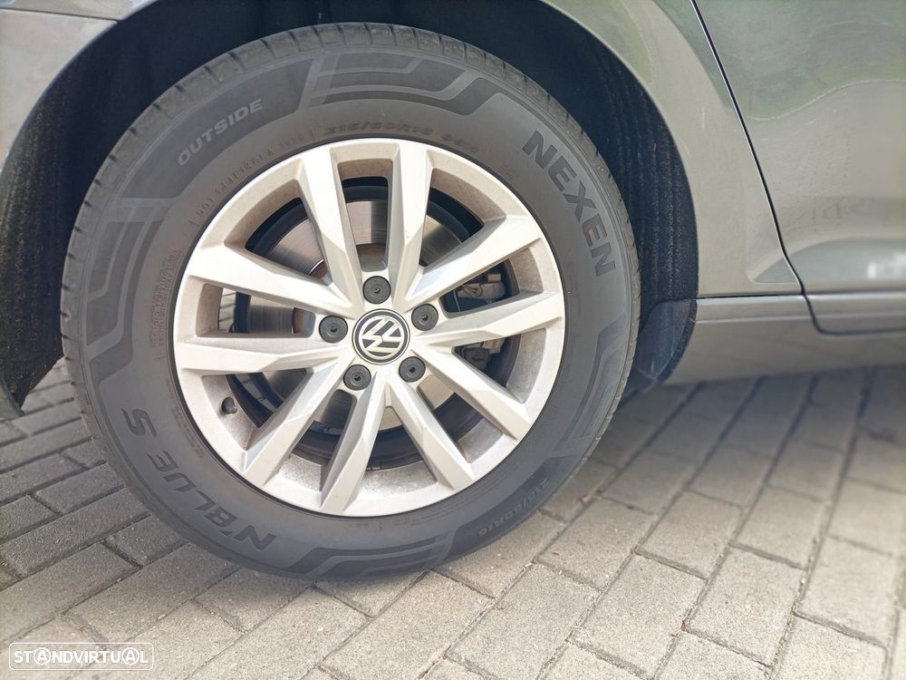 VW Passat Variant 1.6 TDI Confortline DSG - 26