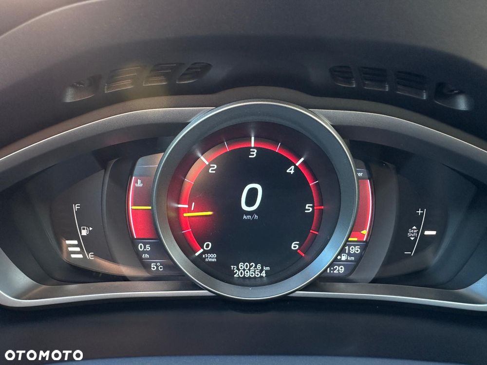 Volvo V40 D2 Momentum - 32