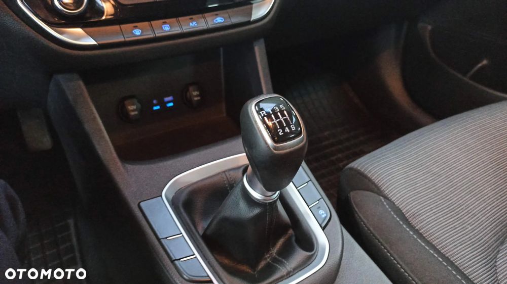 Hyundai i30 1.5 DPI Classic + - 16