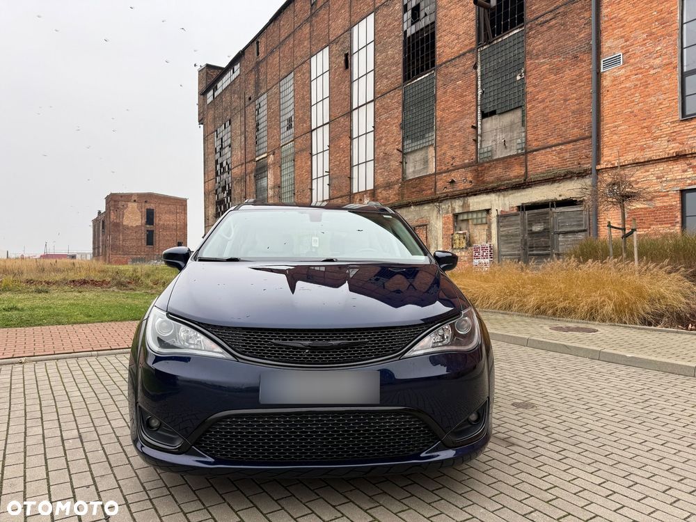 Chrysler Pacifica - 11