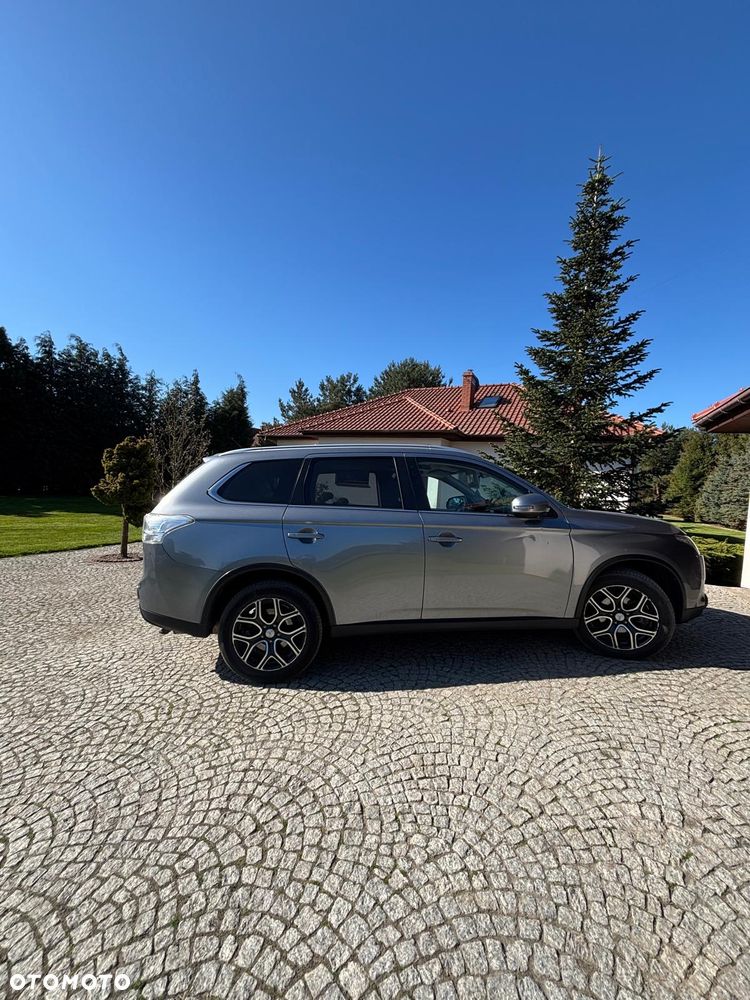 Mitsubishi Outlander 2.2 DID Instyle Navi - 3