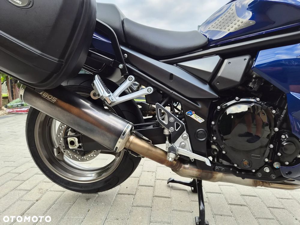 Suzuki GSX - 27