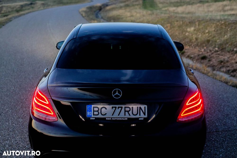 Mercedes-Benz C 220 d 4Matic 9G-TRONIC AMG Line - 12
