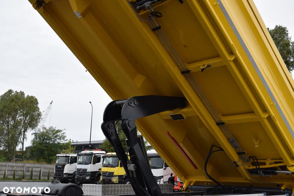 Mercedes-Benz AROCS 3243 / 8x4 / EURO 6 / HDS PALFINGER EPSILON Q170Z / ROTATOR / CHYWTAK / STEROWANIE RADIOWE / WYWROTKA / HYDROBURTA / AUTOMAT / SYSTEM KAMER CYFROWYCH / KAMERA COFANIA / NAWIGACJA / HAK / NISKI PRZEBIEG / 2020 / SERWISOWANY / SPROWADZONY - 26
