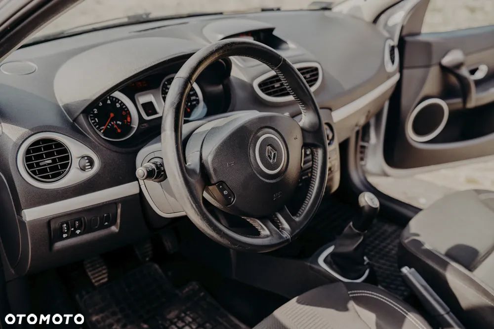 Renault Clio - 30