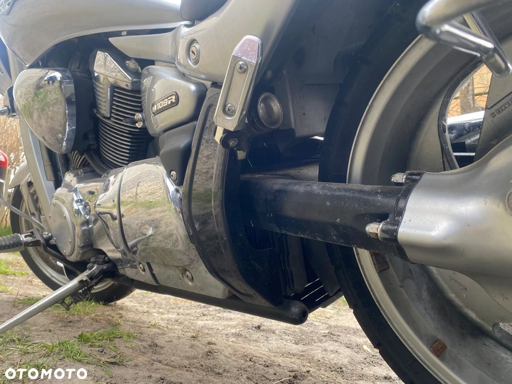 Suzuki Intruder - 11