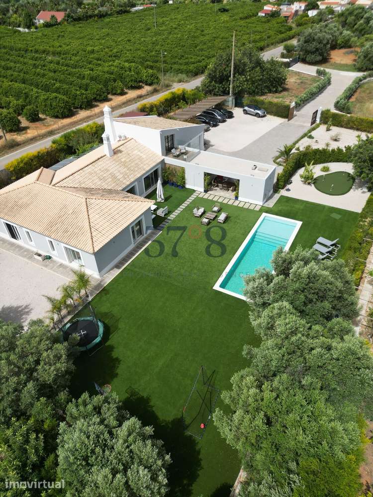 Uma vivenda de 4 quartos com piscina, num terreno de 2 hectares a 10 m - Grande imagem: 2/60