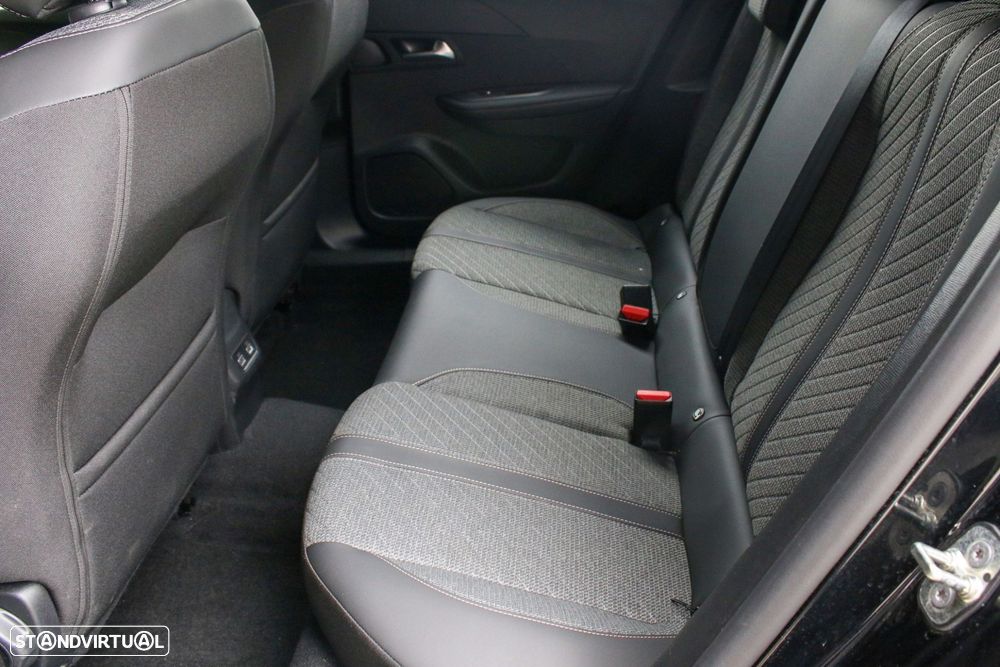 Peugeot 2008 1.2 PureTech Allure - 19