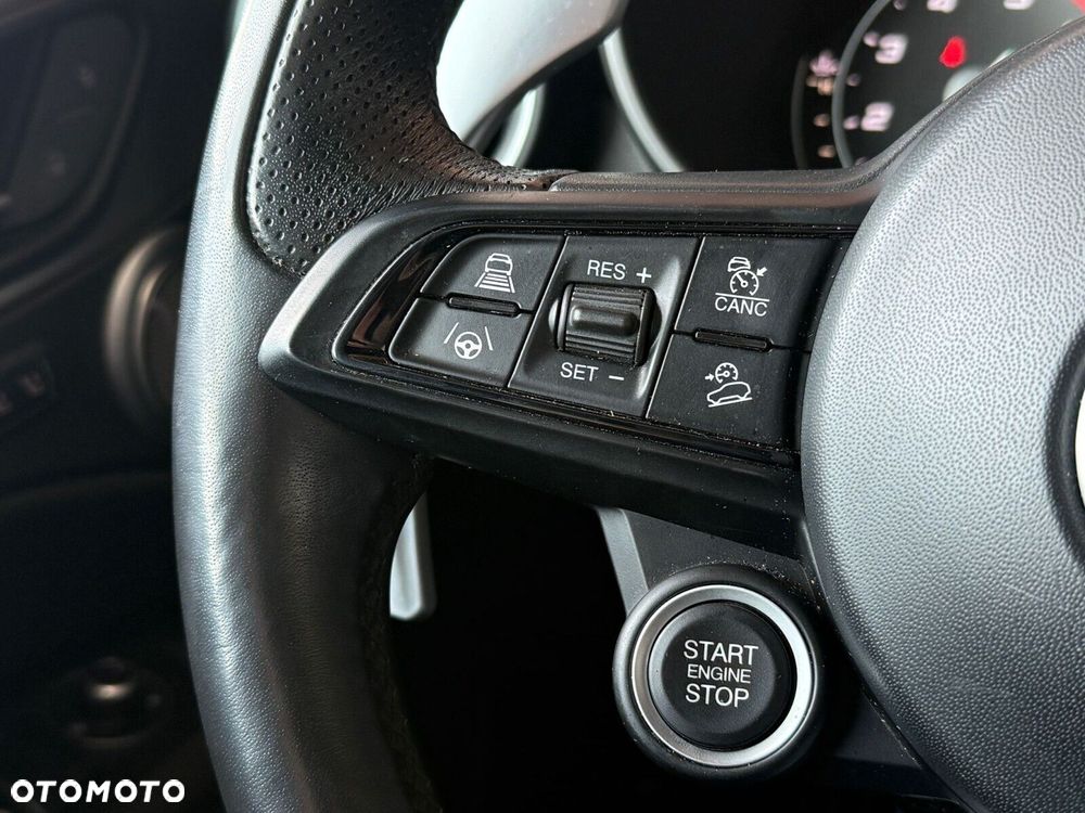 Alfa Romeo Stelvio - 17