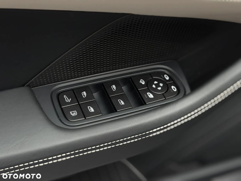 Porsche Panamera 4S E-Hybrid PHEV - 18