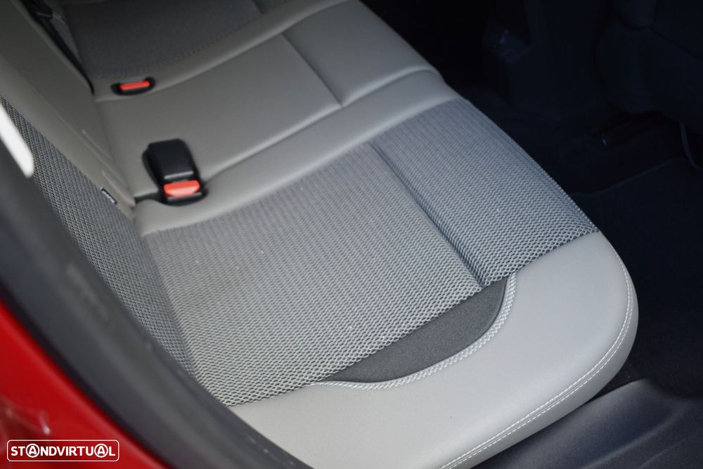 Peugeot 2008 1.2 PureTech Allure EAT6 - 36