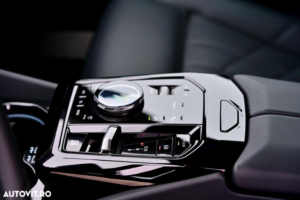 BMW Seria 5 520i AT MHEV - 29