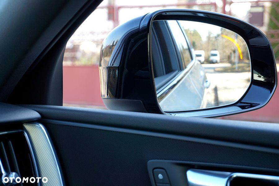 Volvo XC 60 D4 Geartronic RDesign - 23