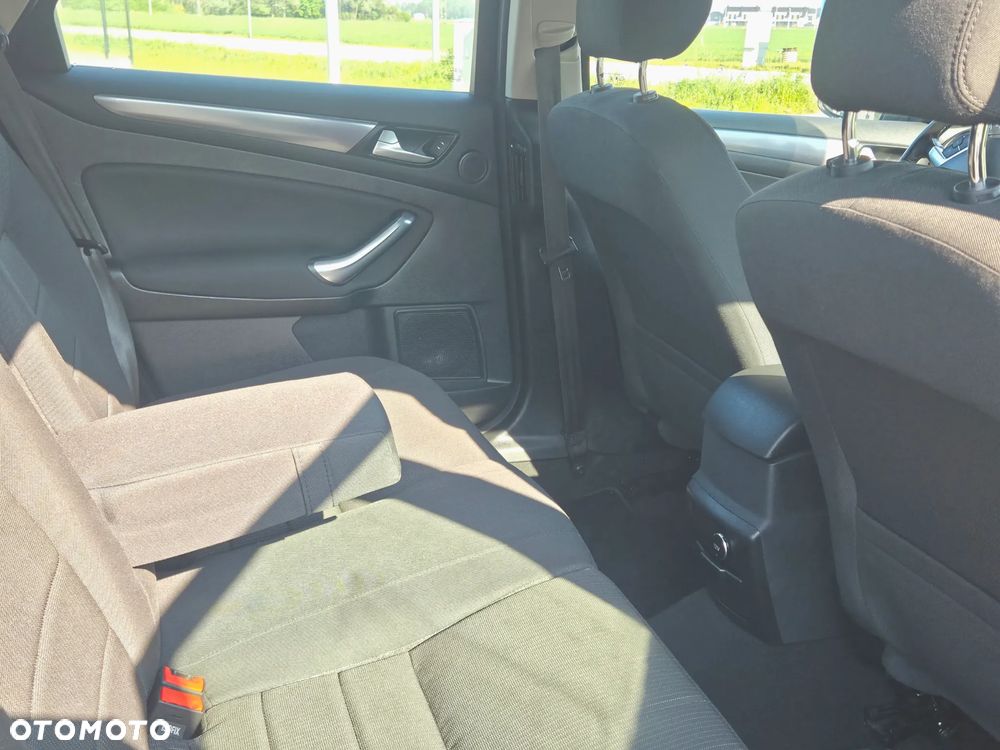 Ford Mondeo - 12