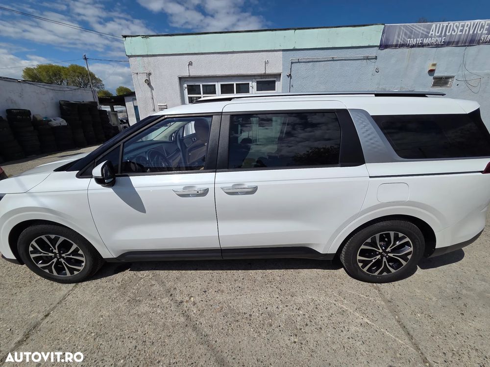 Kia Carnival - 3