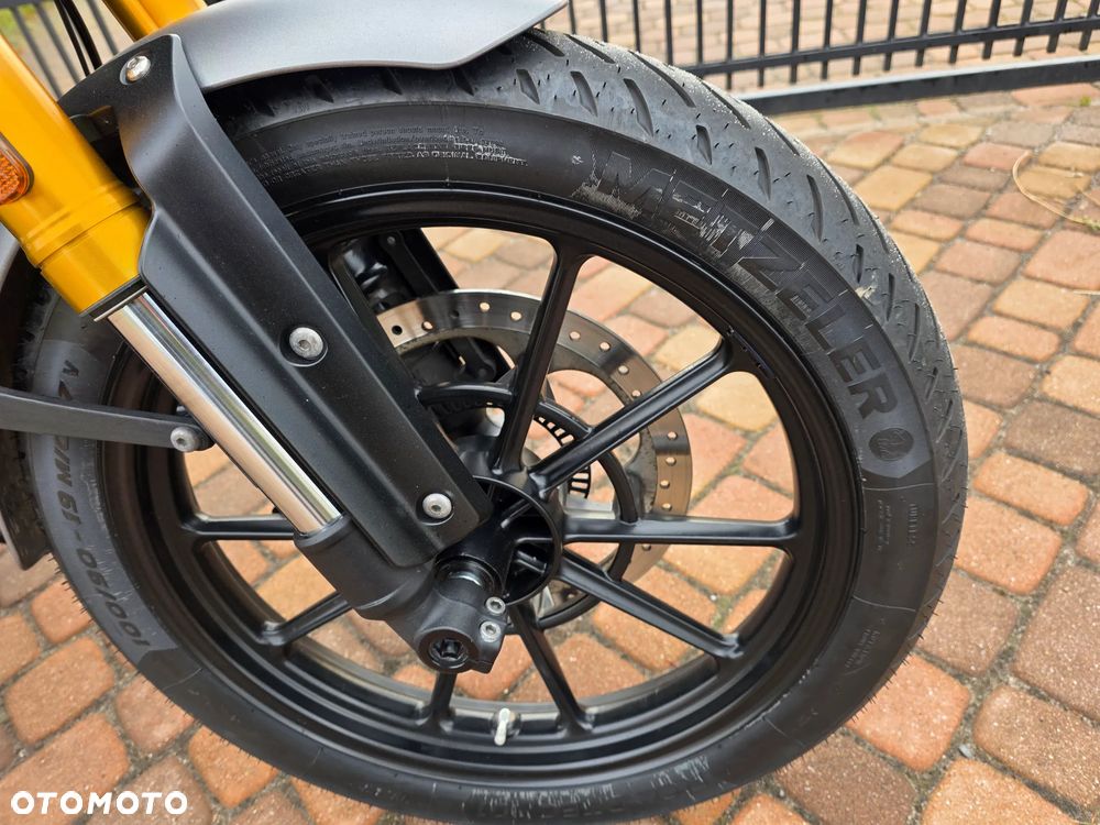 Triumph Scrambler - 5