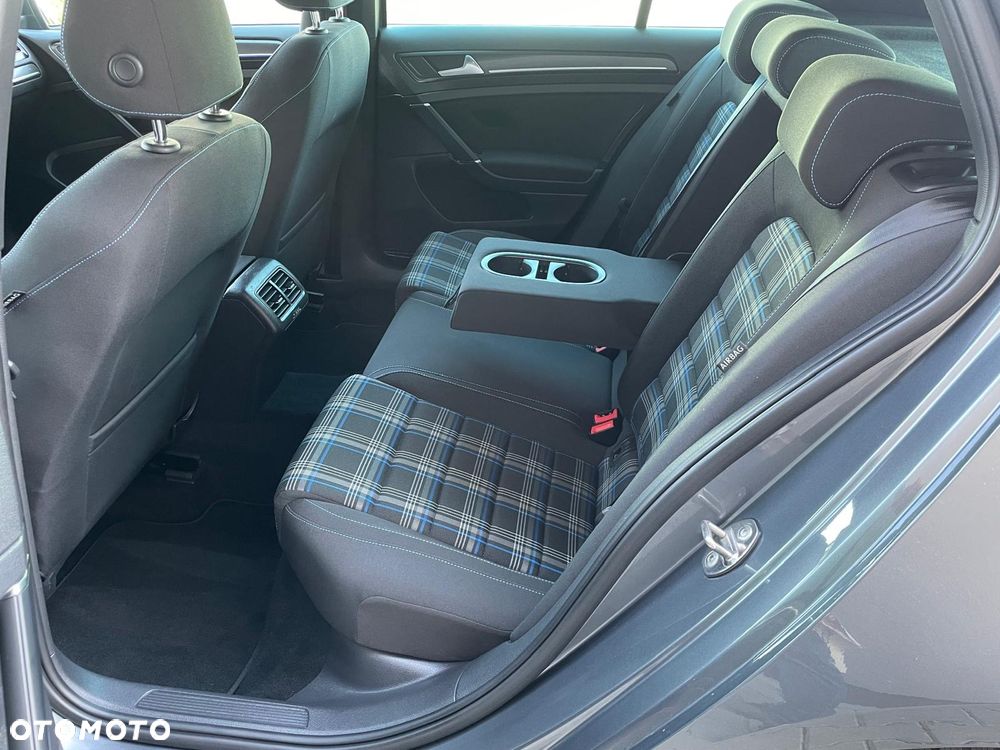 Volkswagen Golf - 18