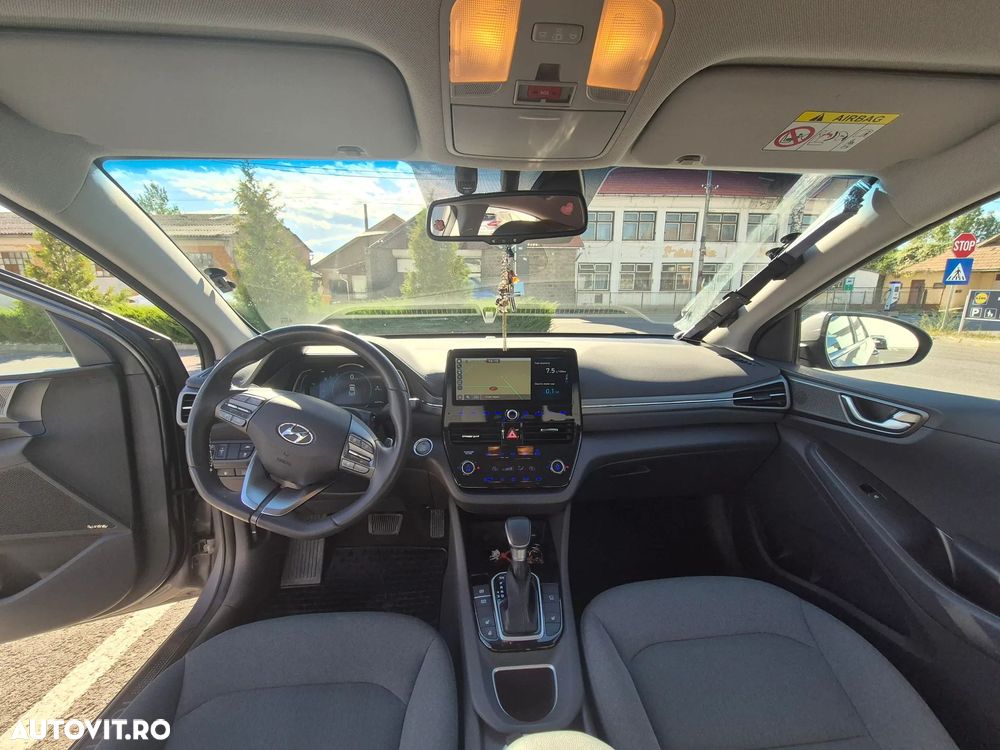 Hyundai IONIQ - 16
