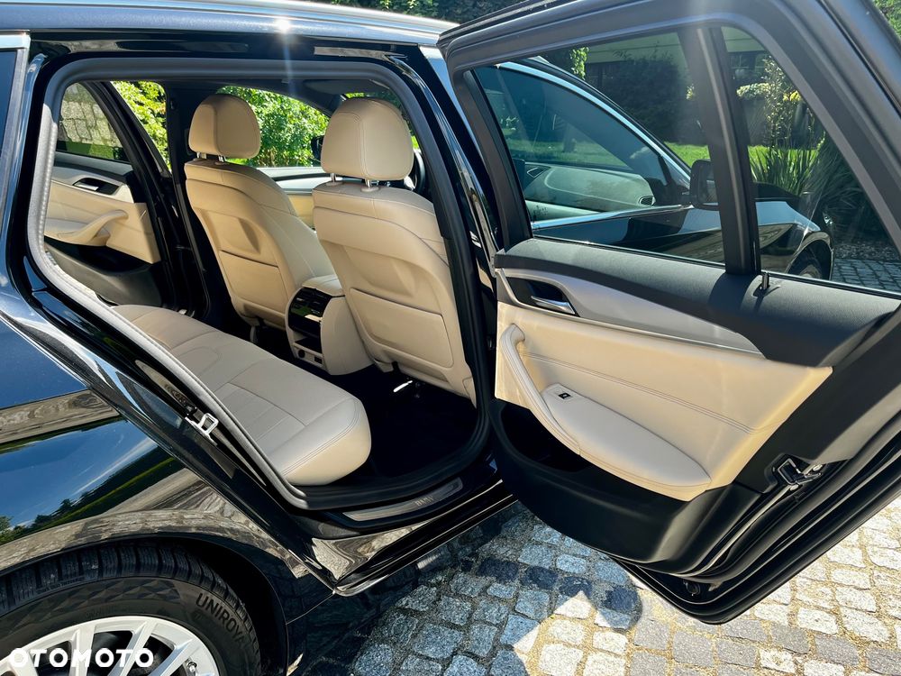 BMW Seria 5 530e - 19