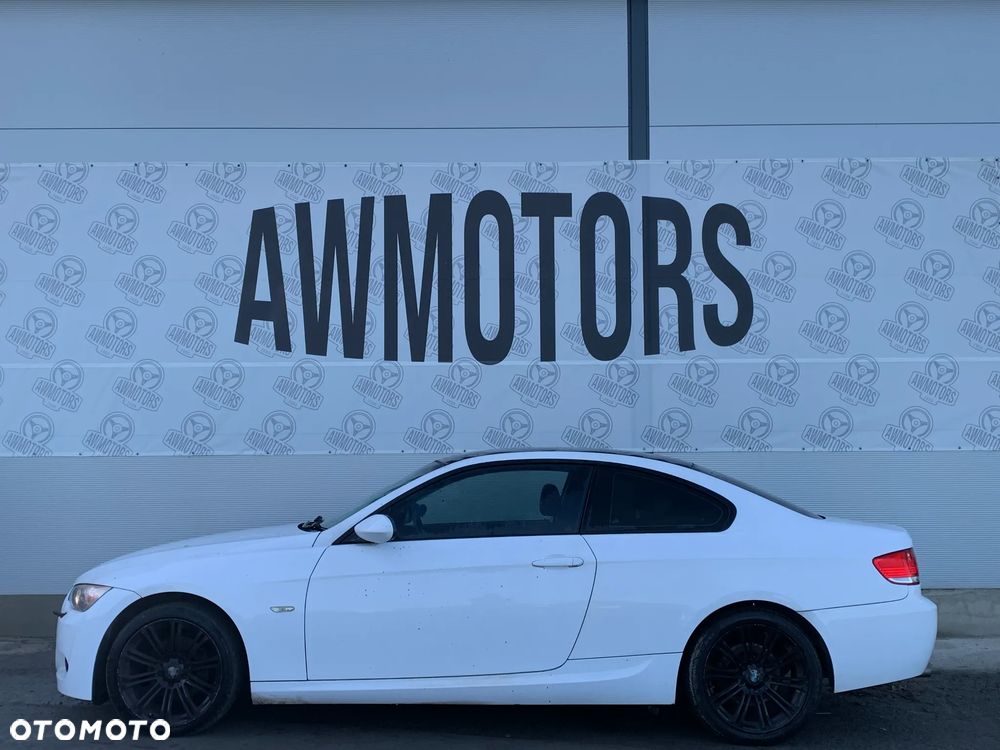 BMW 3 E92 2007 *SAMOCHÓD NA CZĘŚCI* 2879 MASKA, LAMPA, DRZWI, LUSTERKO, ZDERZAK, GRILL, BŁOTNIK, KLAPA, BELKA, DESKA, FOTELE, KANAPA, ĆWIARTKA, KIEROWNICA, TARCZE, ZACISKI, ZAWIESZENIE, KOMPLETNY PRZÓD, KOMPLETNY TYŁ, LICZNIK, ZEGARY, PRAWE LEWE PRZÓD TYŁ - 3