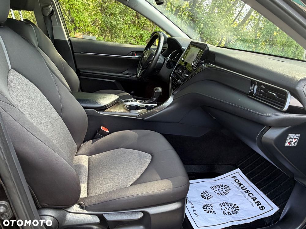 Toyota Camry 2.5 Hybrid Comfort CVT - 26