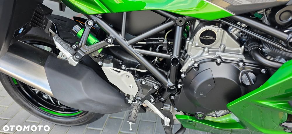Kawasaki Ninja H2 SX - 16