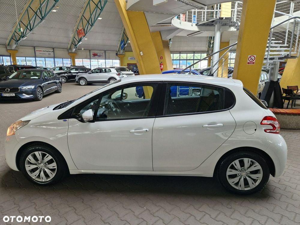 Peugeot 208 2014 photo 5