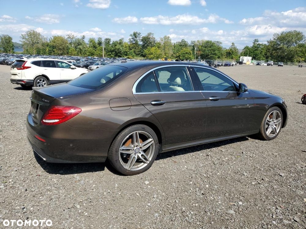 Mercedes-Benz Klasa E 300 9G-TRONIC Exclusive - 4