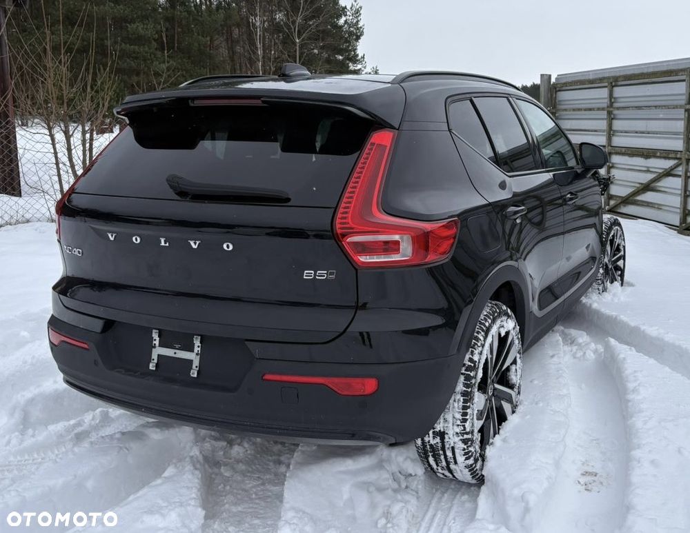 Volvo XC 40 B5 AWD Ultimate Dark - 4