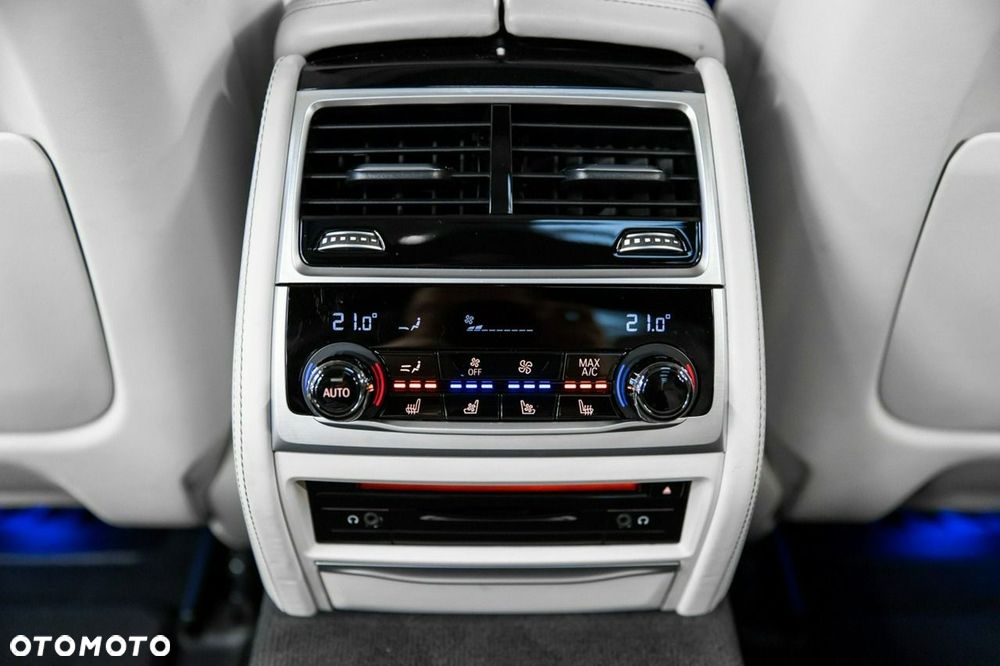 BMW Seria 7 M760Li xDrive - 32