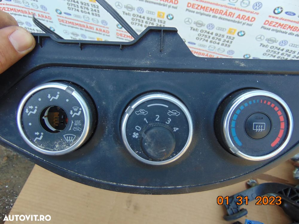 Comenzi clima ac Toyota Yaris 3 panou comenzi ac clima aer caldura yaris dupa 2014 dezmembrez - 2