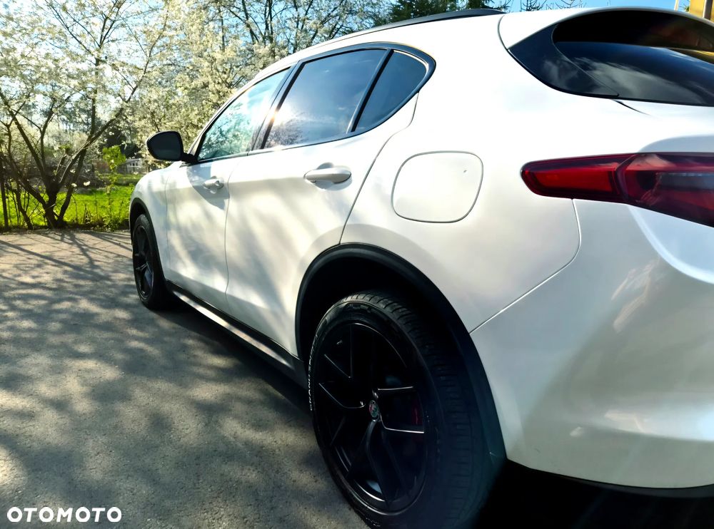 Alfa Romeo Stelvio 2.0 Turbo 16V AT8-Q4 Veloce Ti - 11
