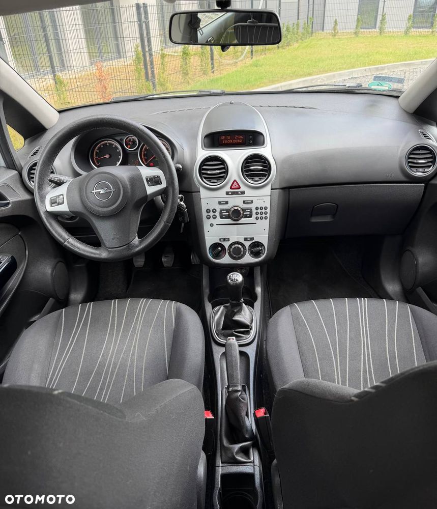 Opel Corsa 1.4 16V Enjoy - 10