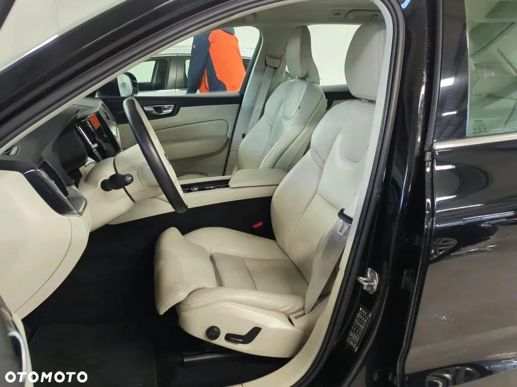 Volvo XC 60 B4 B Geartronic Momentum - 8