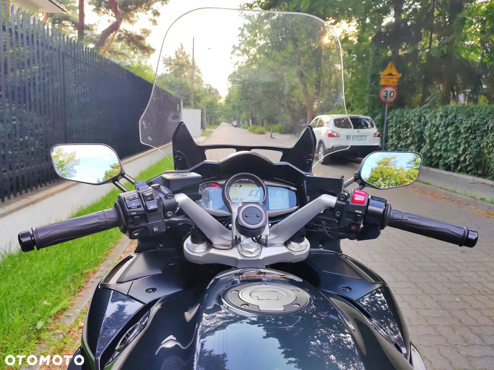 Yamaha FJR - 6