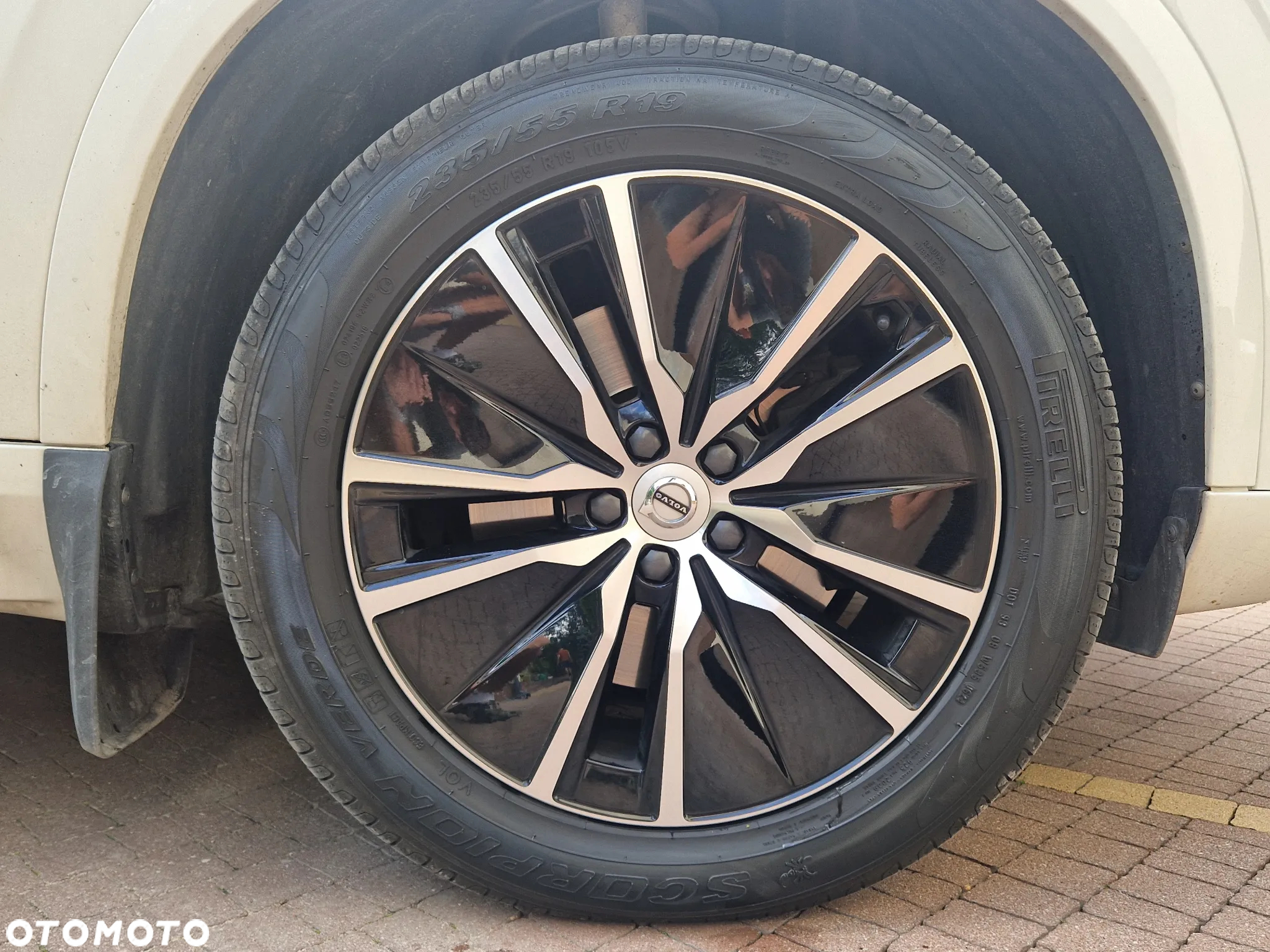 Volvo XC 90 - 9