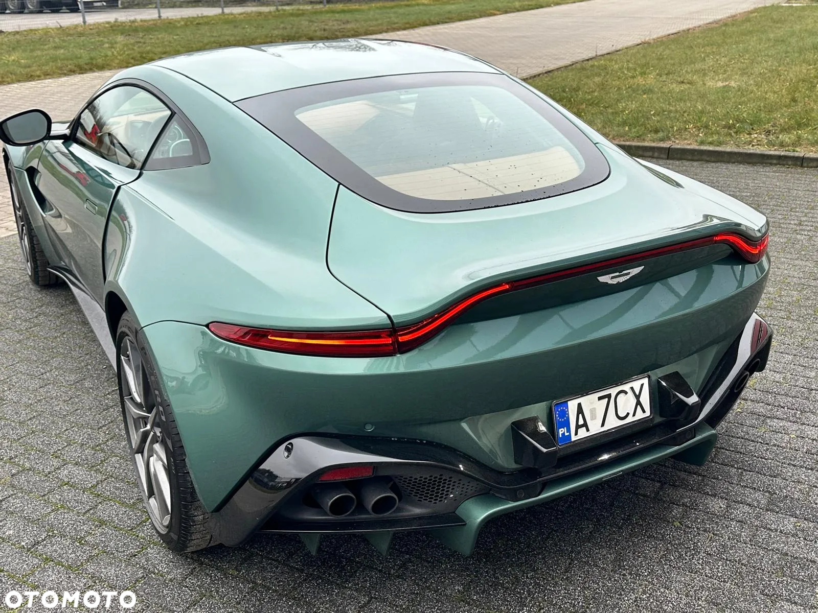 Aston Martin Vantage - 5