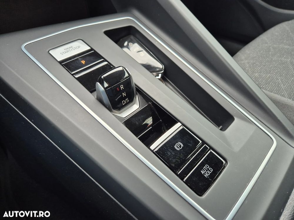 Volkswagen Golf 1.0 eTSI DSG MHEV Life - 32