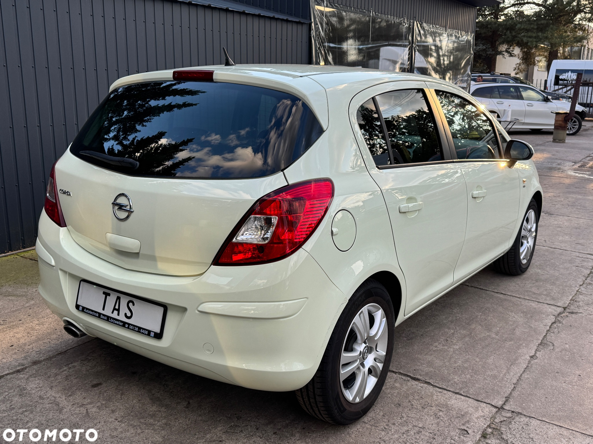 Opel Corsa 1.4 16V Satellite - 4