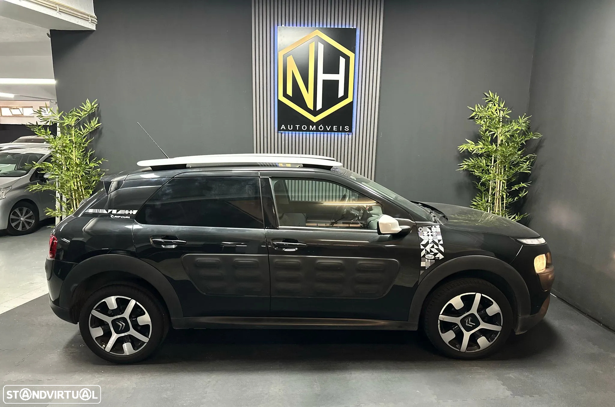 Citroën C4 Cactus 1.2 PureTech Shine EAT6 - 7