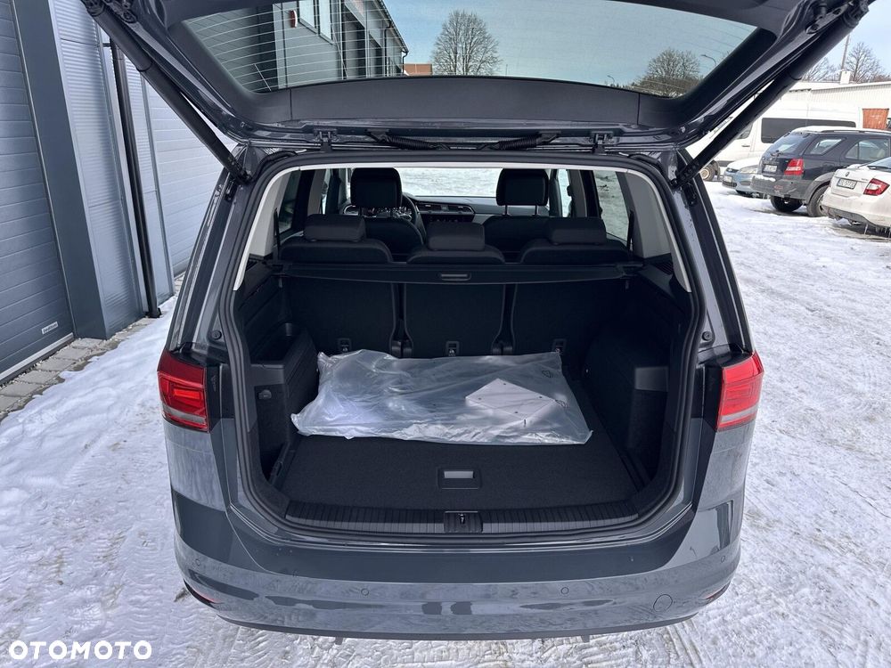 Volkswagen Touran - 18