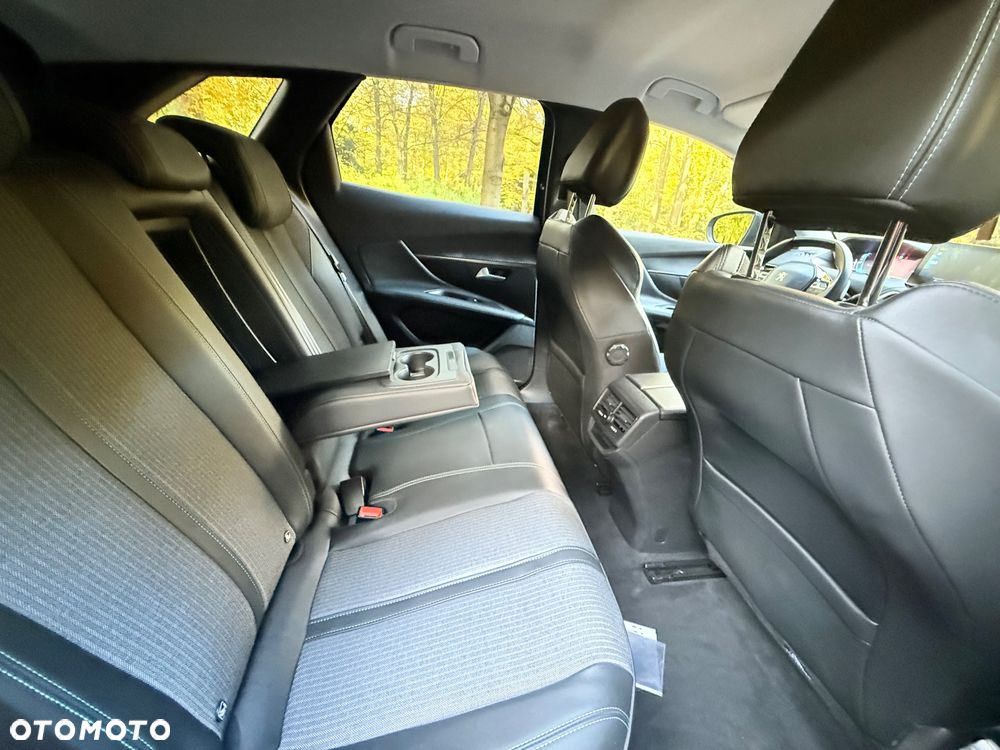 Peugeot 3008 1.6 PureTech Hybrid PHEV Allure Pack S&S EAT8 - 19