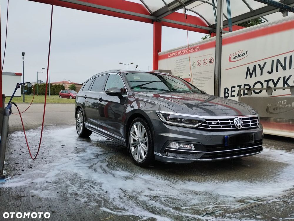 Volkswagen Passat - 1