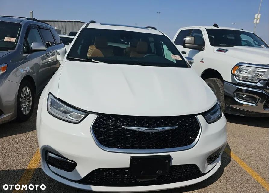 Chrysler Pacifica - 2