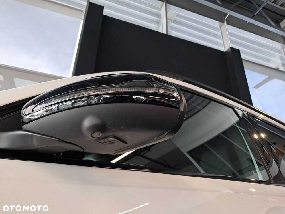 Mercedes-Benz GLB - 12