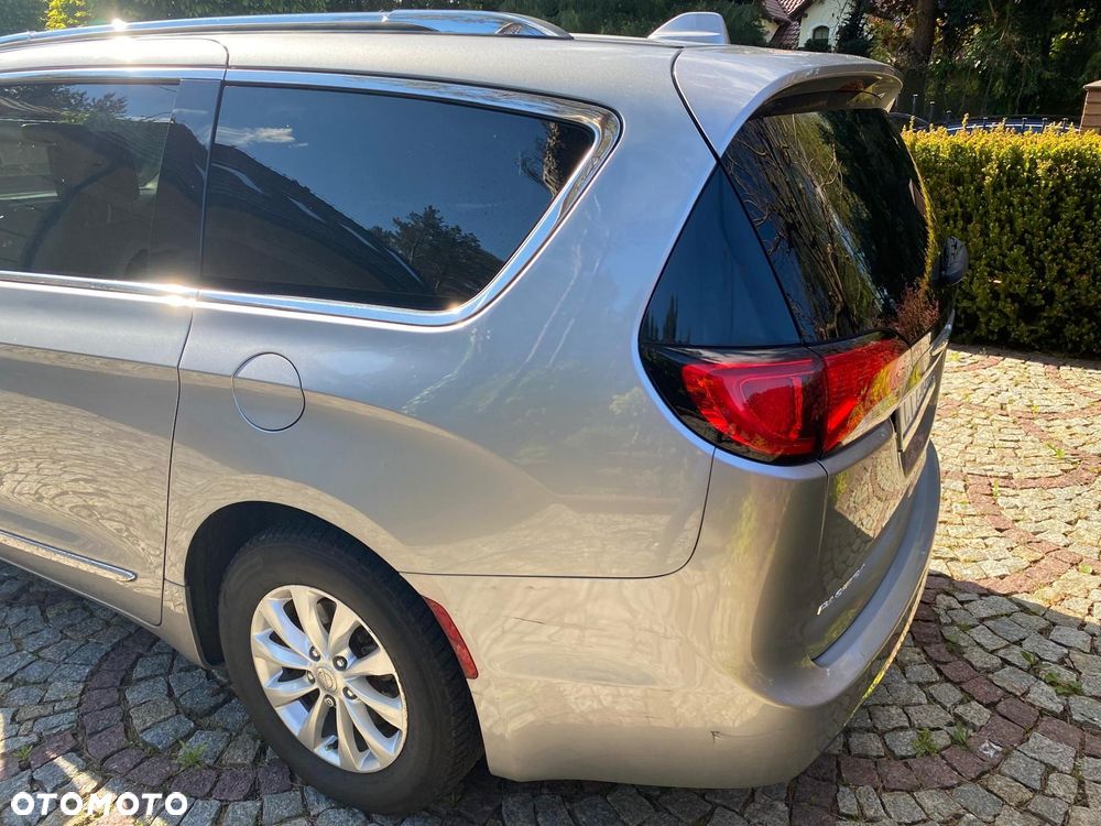 Chrysler Pacifica - 10