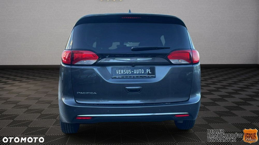 Chrysler Pacifica - 4