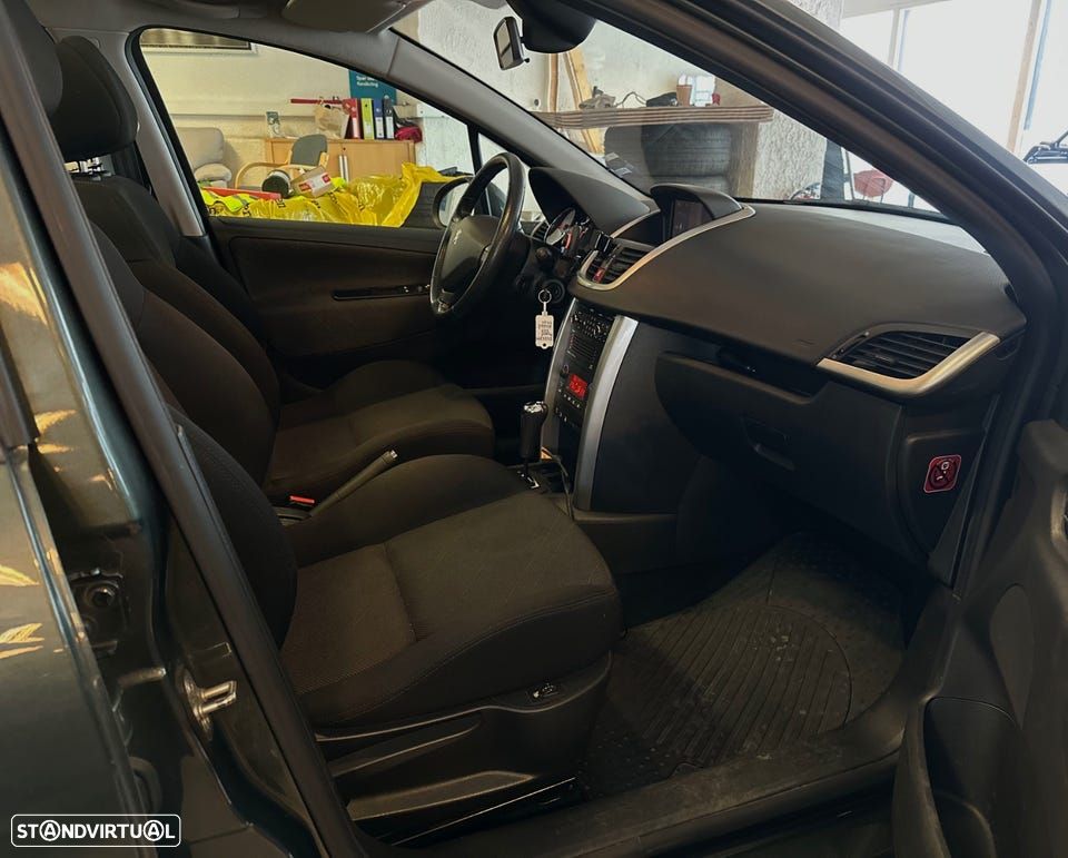 Peugeot 207 - 8