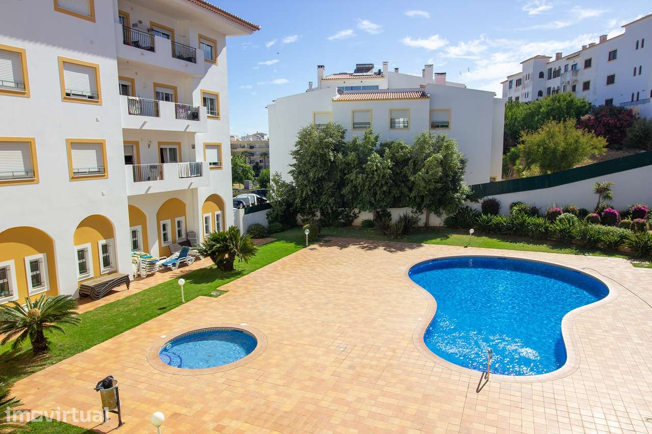 ESPAÇOSO APARTAMENTO T2 EM CONDOMINIO COM PISCINAS, LAGOS - Grande imagem: 2/17
